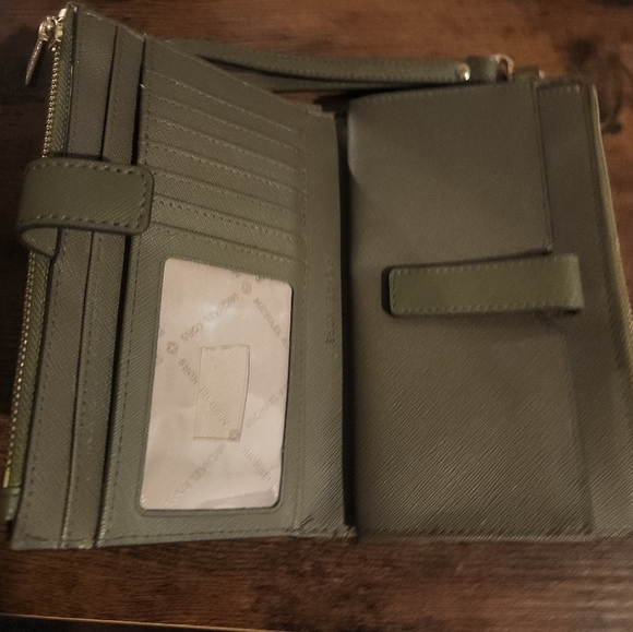 Michael Kors Adele leather smartphone wallet - Picture 3 of 4